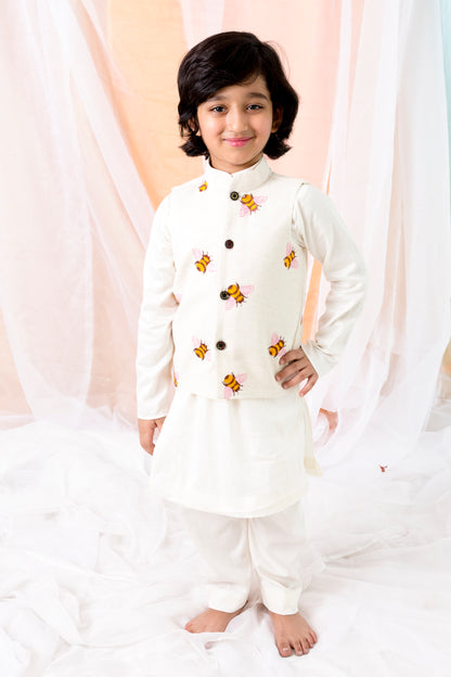 Kurta And Pants With Embroided Honey Bee Jacket